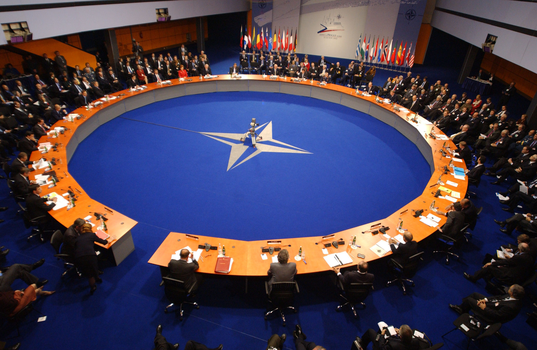 Die Welt: Podpora Ukrajiny a Izraela dostala NATO do ťažkej situácii