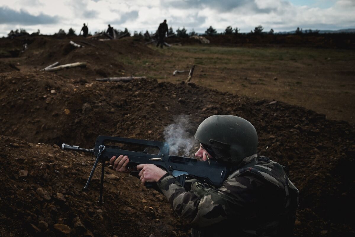 Bloomberg: Ukrajinská armáda má nedostatok ľudí