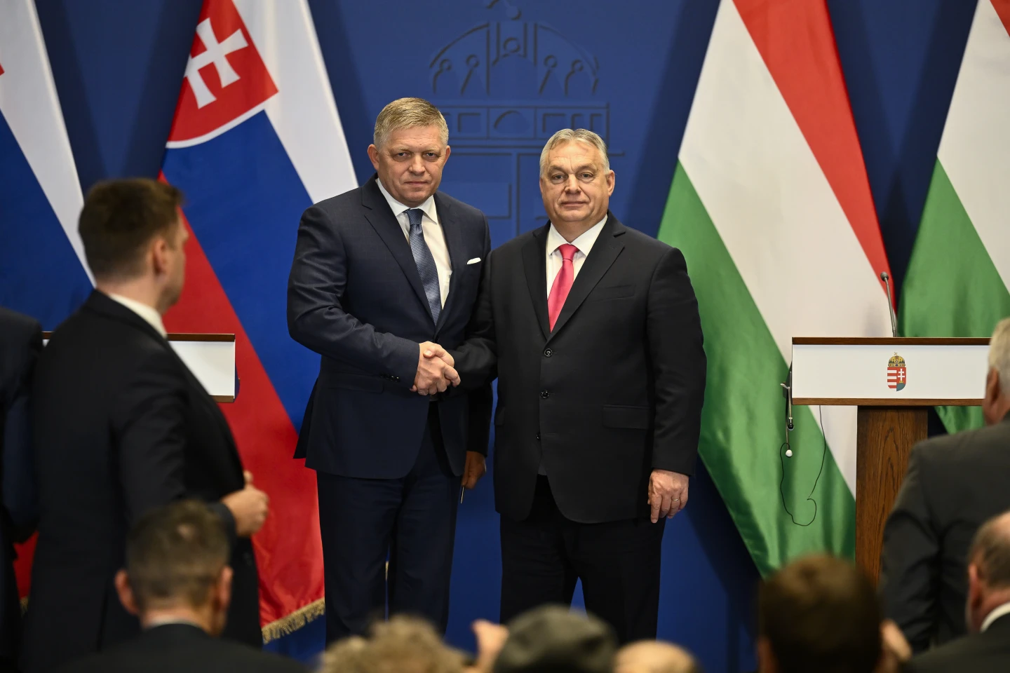 AP: Slovensko podporilo Maďarsko – nechce prideliť peniaze Ukrajine